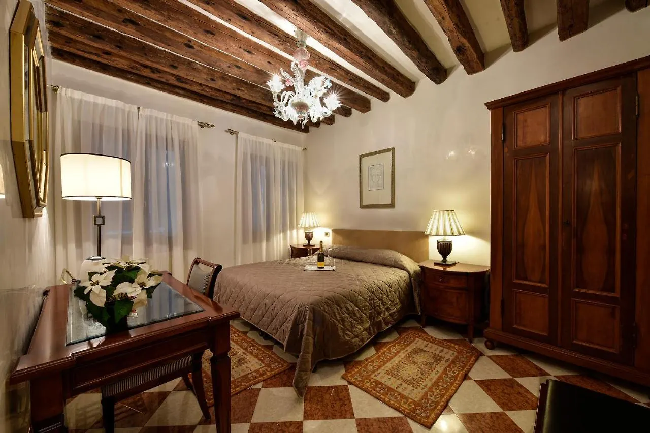 ** בית הארחה ונציה Anzolo Palace - Rooms & Apartments איטליה
