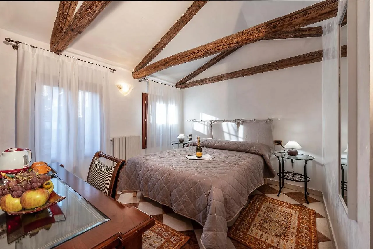 ונציה Anzolo Palace - Rooms & Apartments בית הארחה
